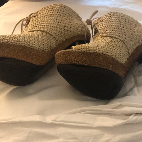 NWT Burberry beige peep toe bootie size 37.5 - Picture 4 of 8